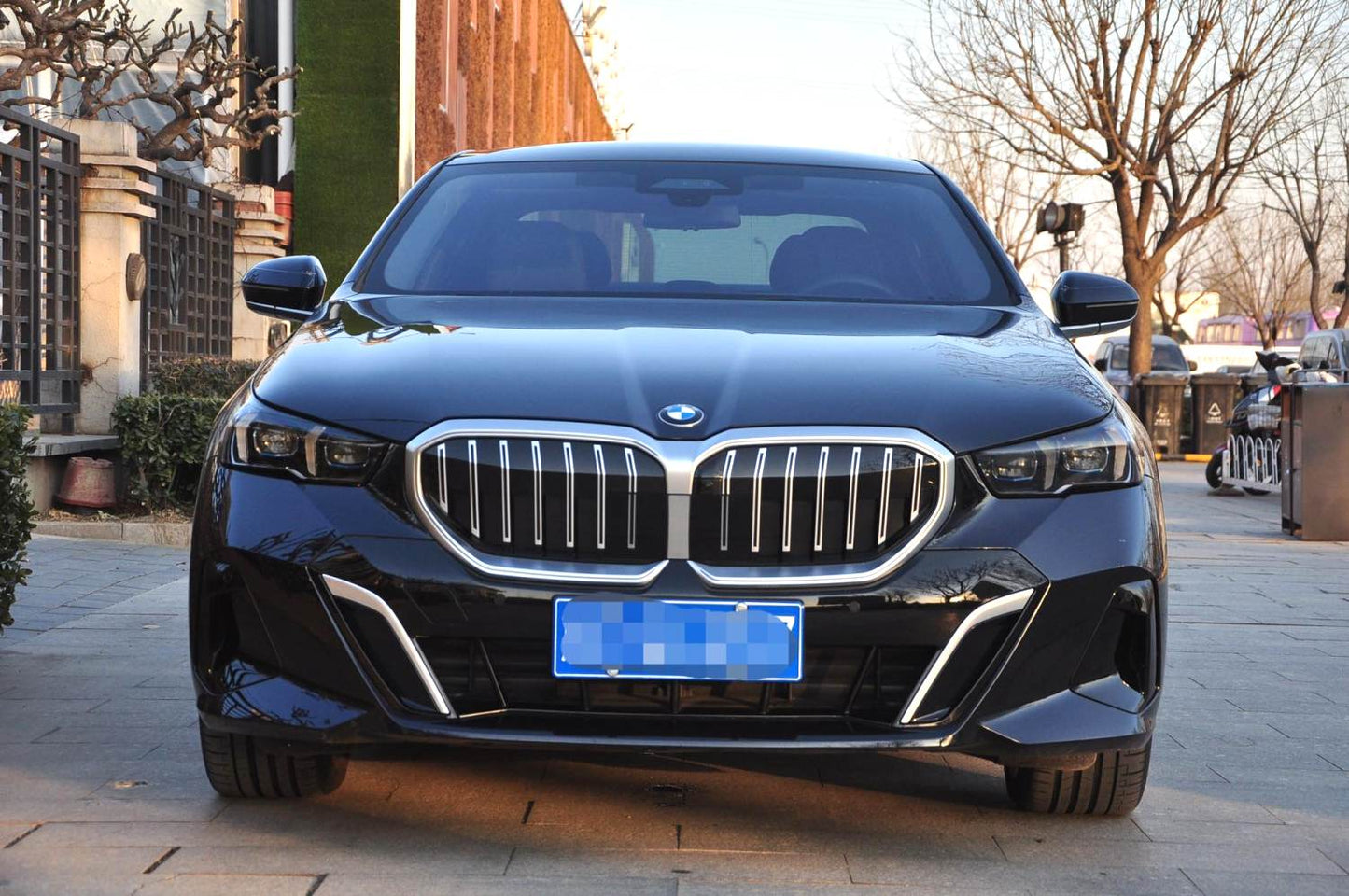 宝马5系2024款530Li 48V2.0T尊享型M运动套装 自动挡