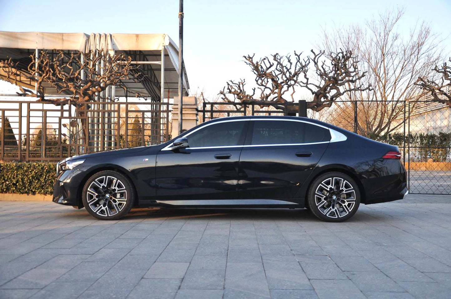 宝马5系2024款530Li 48V2.0T尊享型M运动套装 自动挡