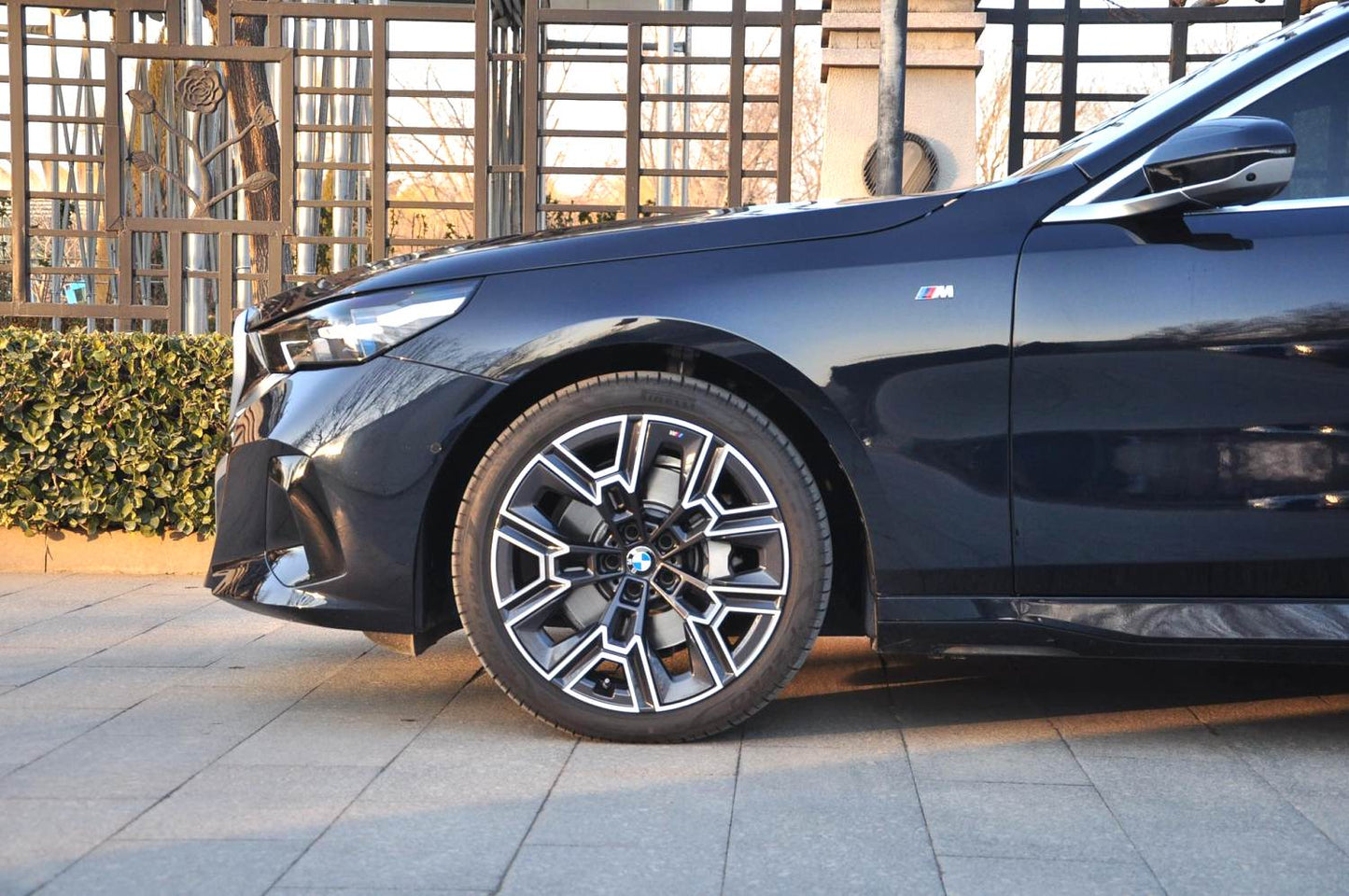 宝马5系2024款530Li 48V2.0T尊享型M运动套装 自动挡