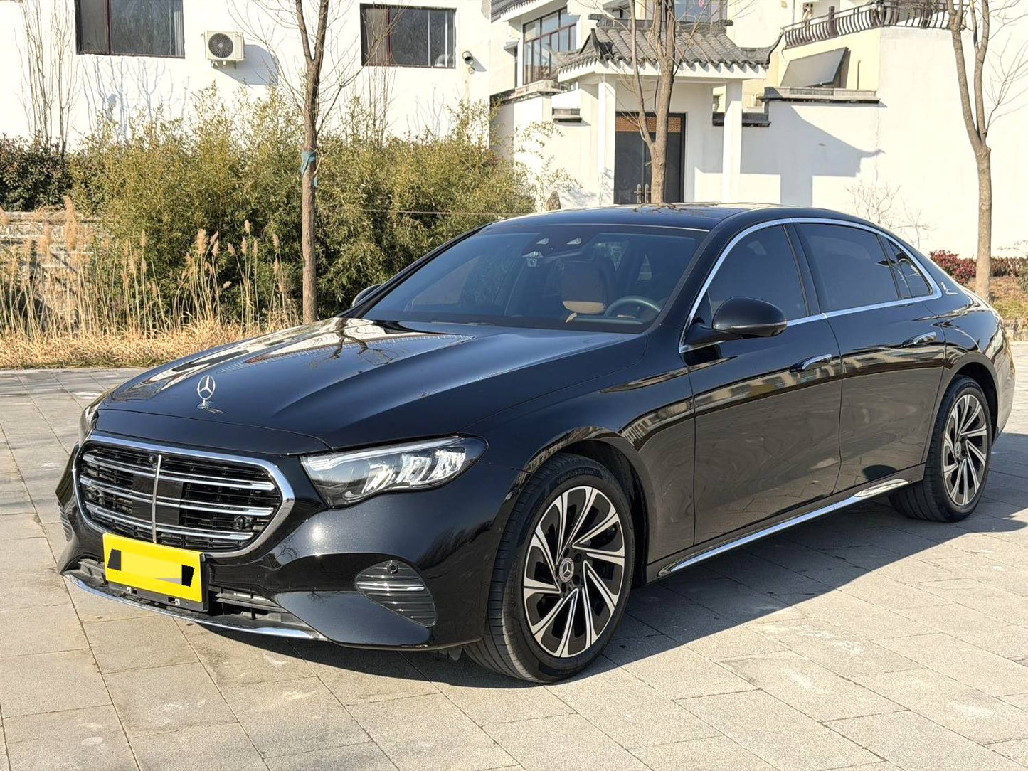 奔驰E级2024款E300L48V2.0T豪华型自动挡