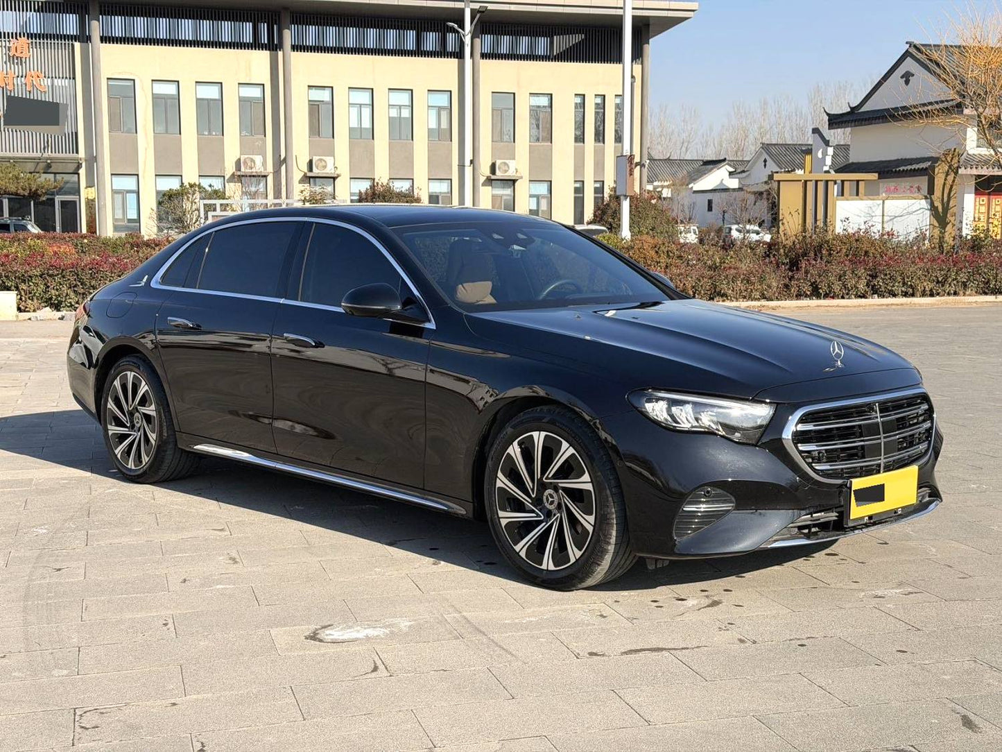 奔驰E级2024款E300L48V2.0T豪华型自动挡