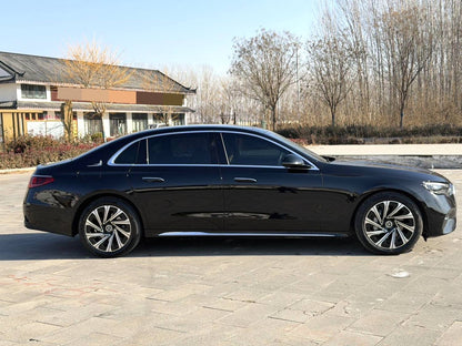 奔驰E级2024款E300L48V2.0T豪华型自动挡
