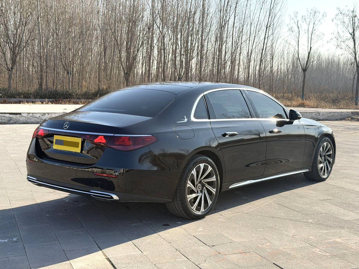 奔驰E级2024款E300L48V2.0T豪华型自动挡