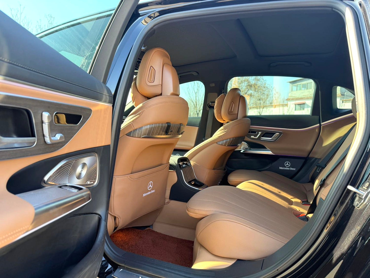 奔驰E级2024款E300L48V2.0T豪华型自动挡