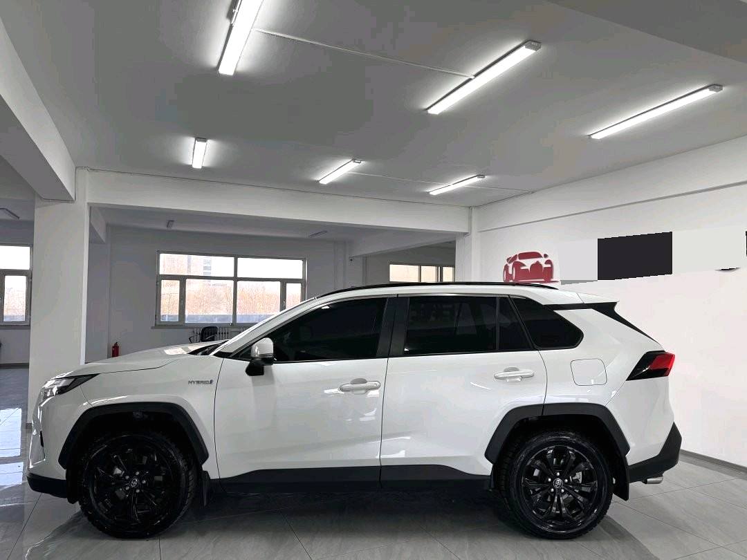丰田 2023款 RAV4荣放 双擎 2.5 无级 四驱精英Plus版 自动挡