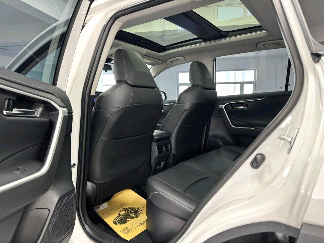 丰田 2023款 RAV4荣放 双擎 2.5 无级 四驱精英Plus版 自动挡