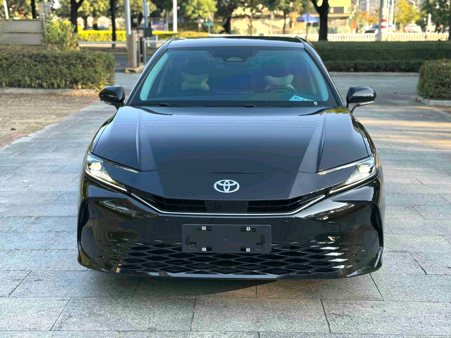 丰田 2024款 凯美瑞 双擎 2.0HG 无级 尊贵版 自动挡