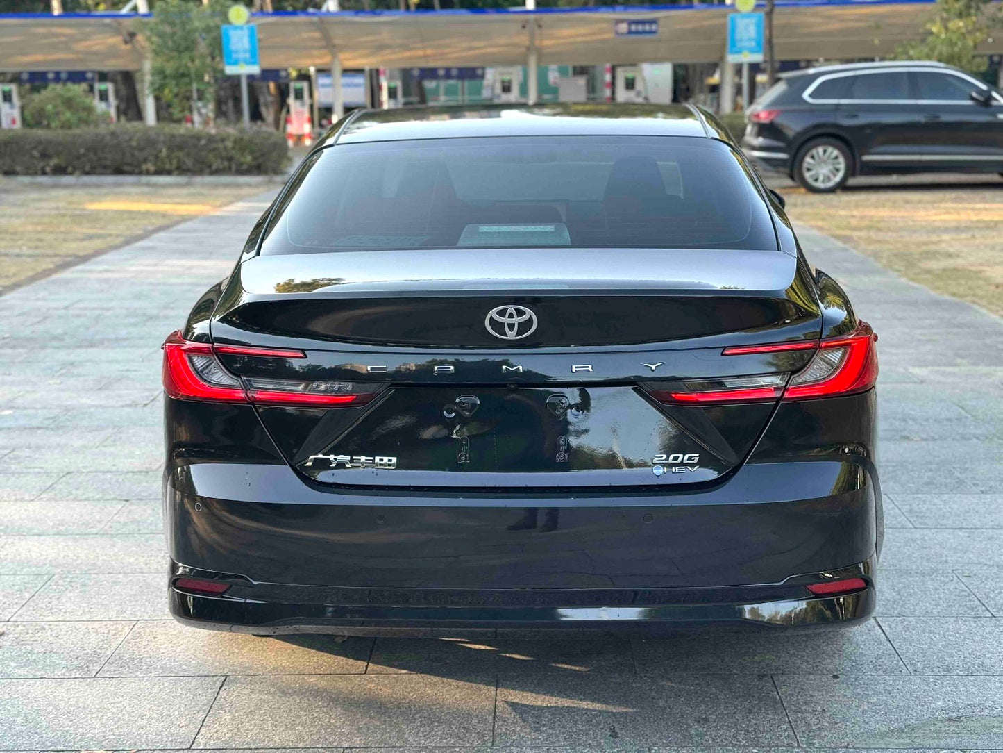 丰田 2024款 凯美瑞 双擎 2.0HG 无级 尊贵版 自动挡