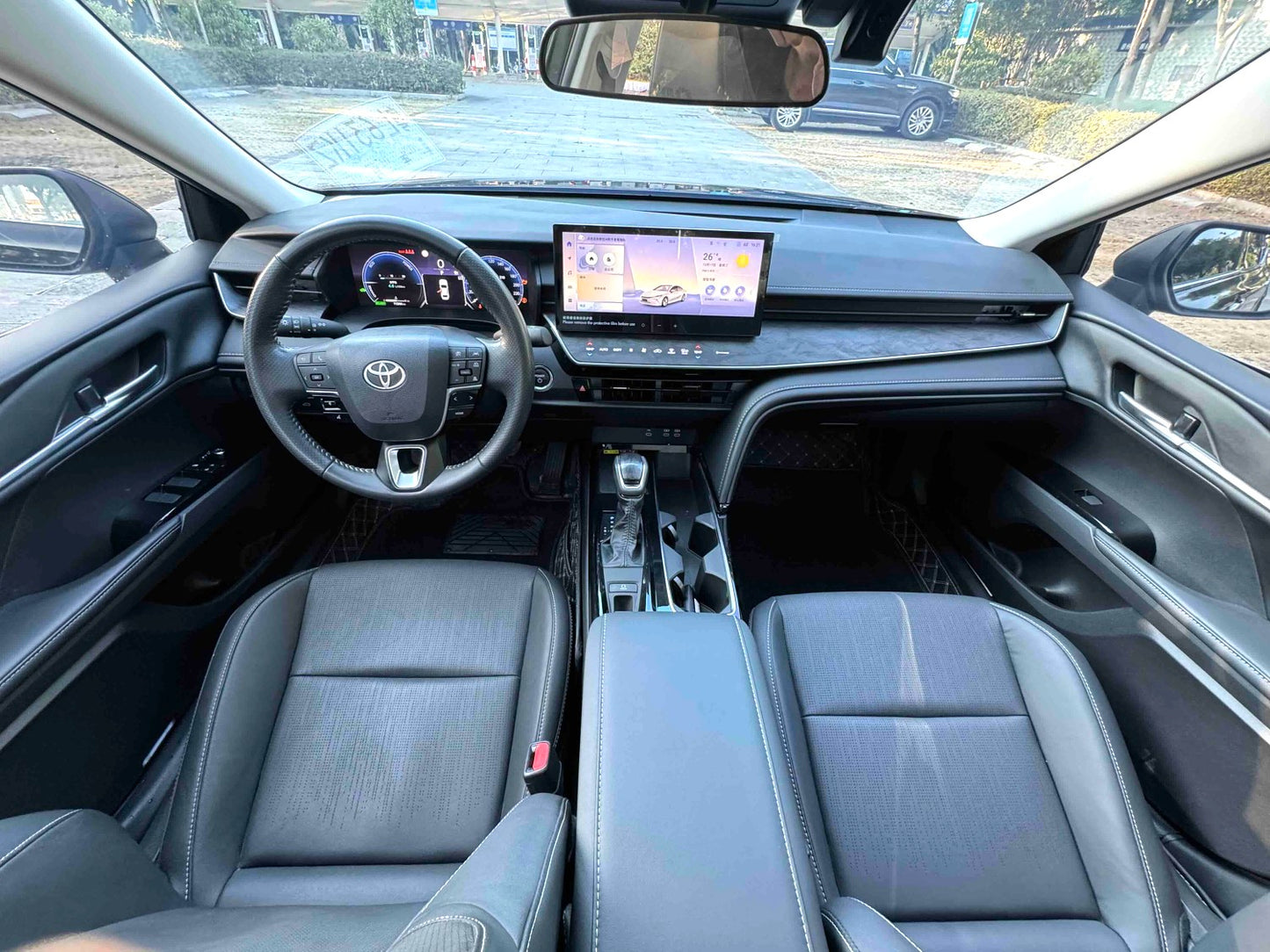 丰田 2024款 凯美瑞 双擎 2.0HG 无级 尊贵版 自动挡