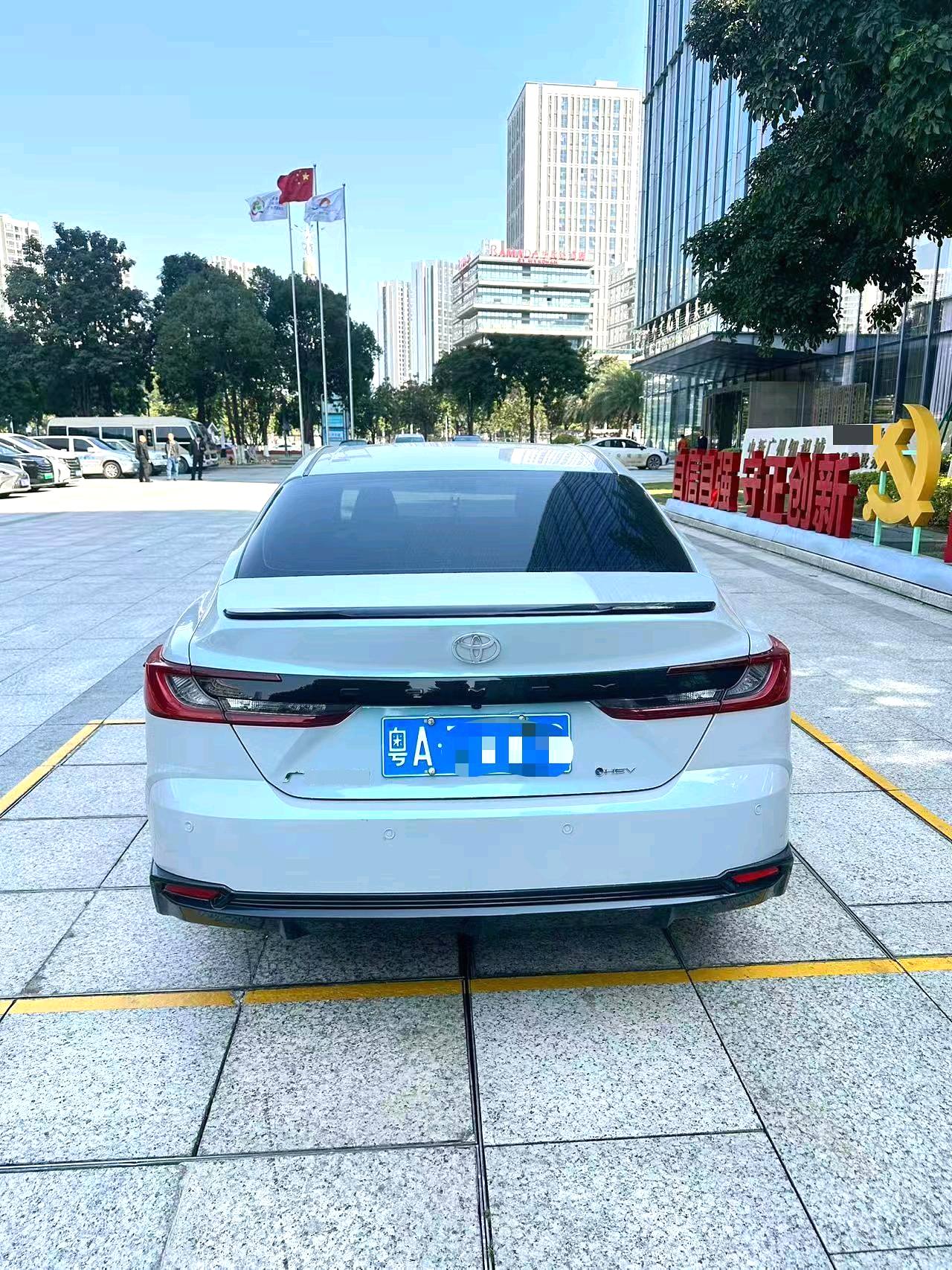 丰田 2026款 凯美瑞 双擎 2.0HSE 无级 运动Lite版 自动挡