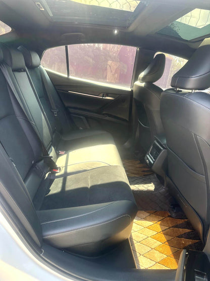 丰田 2024款 凯美瑞 双擎 2.5HXS 无级 运动Plus版 自动挡