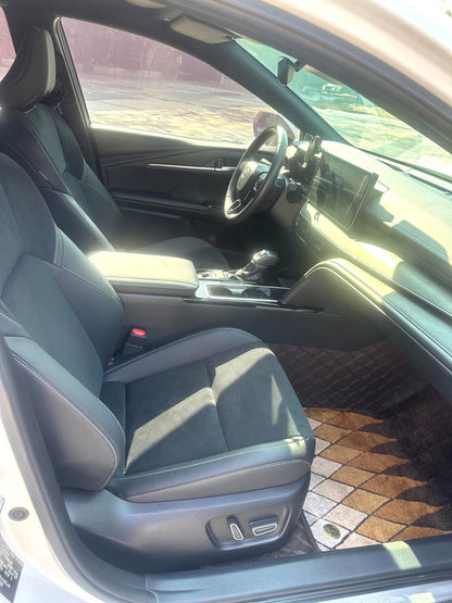 丰田 2024款 凯美瑞 双擎 2.5HXS 无级 运动Plus版 自动挡