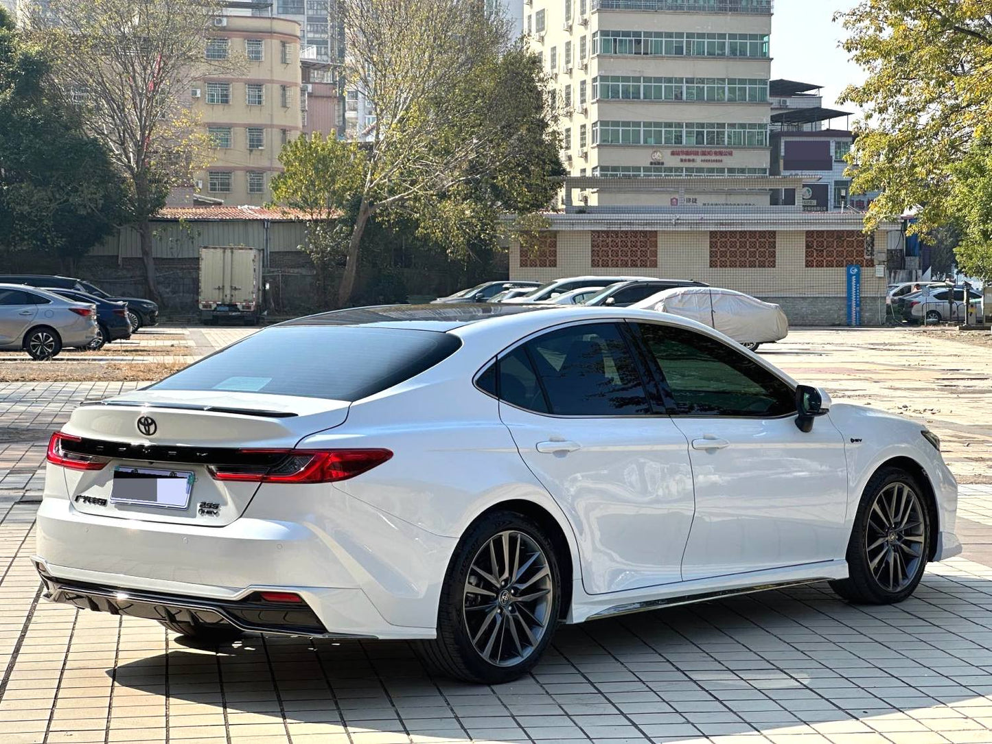 丰田 2024款 凯美瑞 双擎 2.5HXS 无级 运动Plus版 自动挡